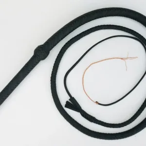 black paracord bullwhip